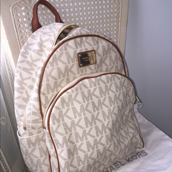 Michael Kors Signature backpack w dust bag & tags! - Picture 7 of 8
